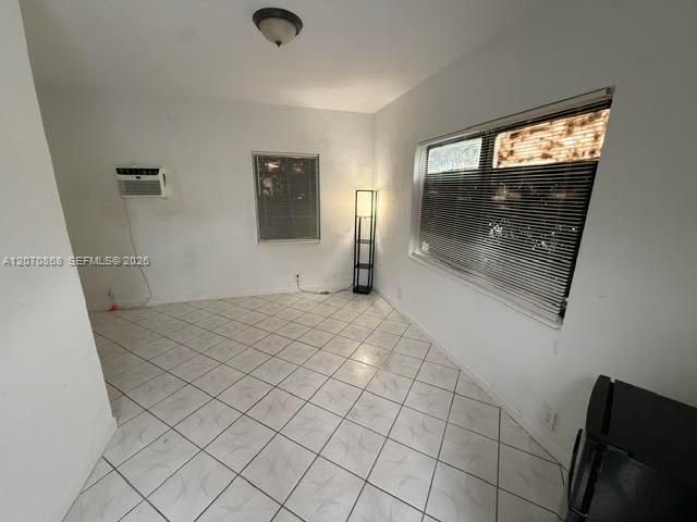 For Rent: $3,100 (3 beds, 1 baths, 2249 Square Feet)