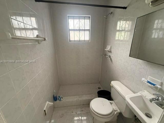 For Rent: $3,100 (3 beds, 1 baths, 2249 Square Feet)