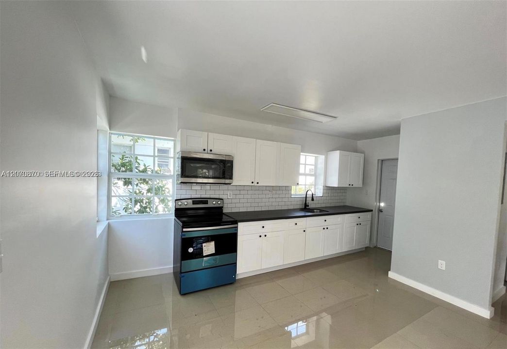 For Rent: $2,000 (1 beds, 1 baths, 800 Square Feet)