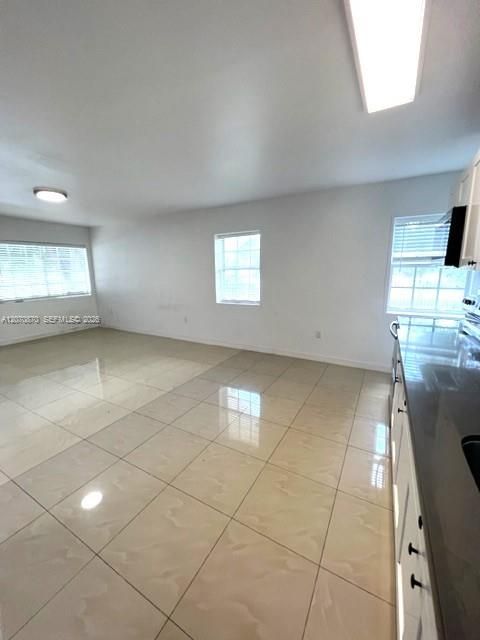 For Rent: $2,000 (1 beds, 1 baths, 800 Square Feet)