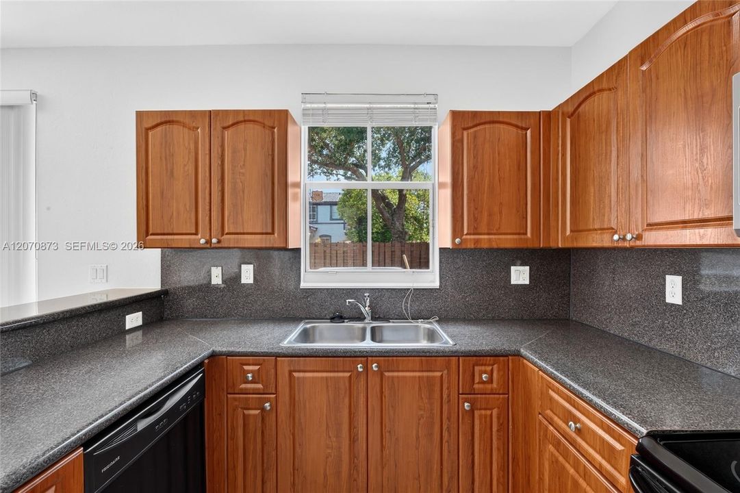 For Sale: $540,000 (3 beds, 2 baths, 1899 Square Feet)