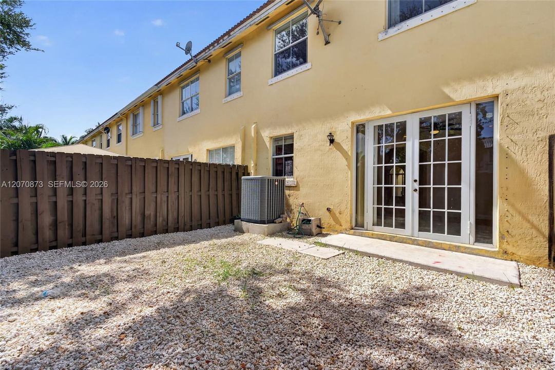 For Sale: $540,000 (3 beds, 2 baths, 1899 Square Feet)