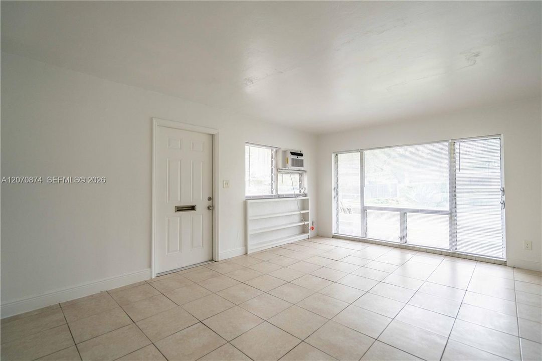 For Rent: $1,695 (1 beds, 1 baths, 650 Square Feet)