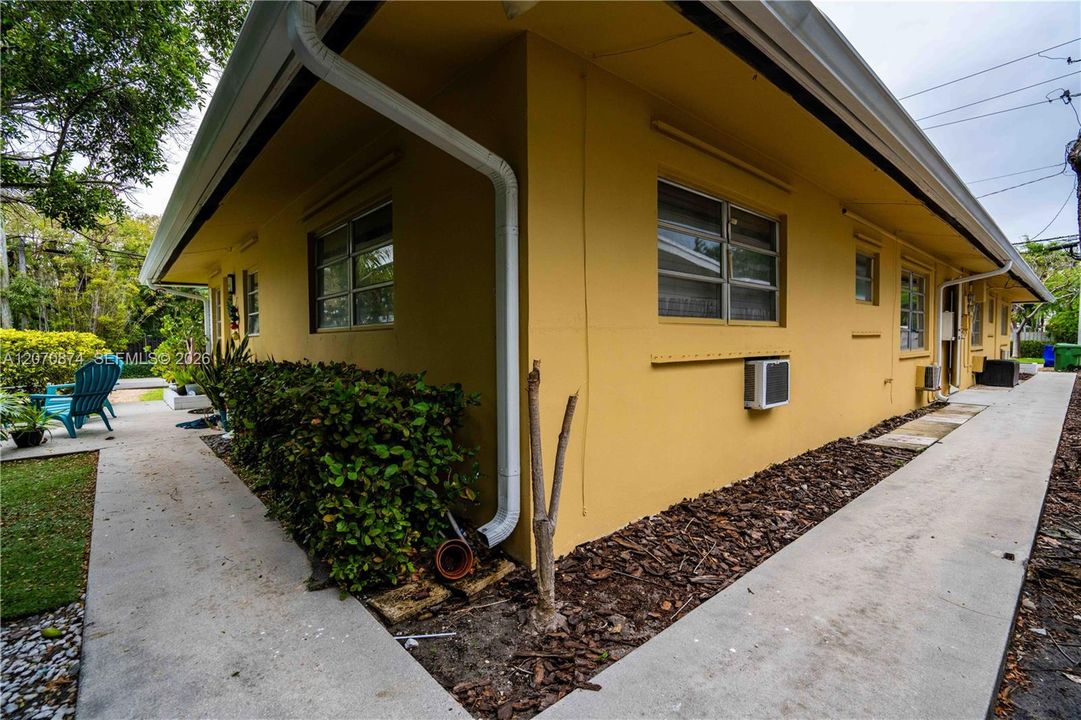For Rent: $1,695 (1 beds, 1 baths, 650 Square Feet)