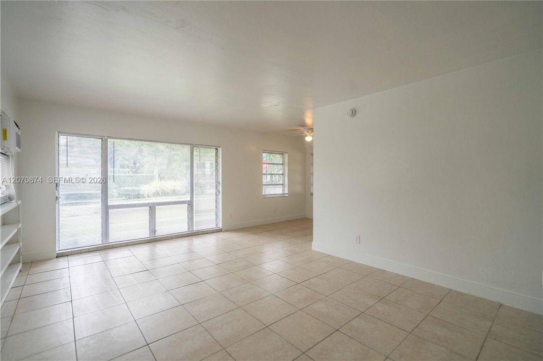 For Rent: $1,695 (1 beds, 1 baths, 650 Square Feet)