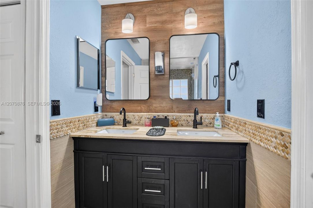 For Sale: $699,000 (4 beds, 2 baths, 1706 Square Feet)