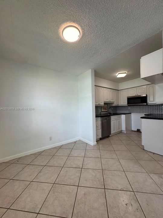 For Rent: $2,100 (2 beds, 1 baths, 2782 Square Feet)