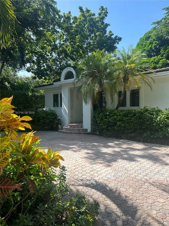 For Rent: $11,500 (2 beds, 1 baths, 1809 Square Feet)