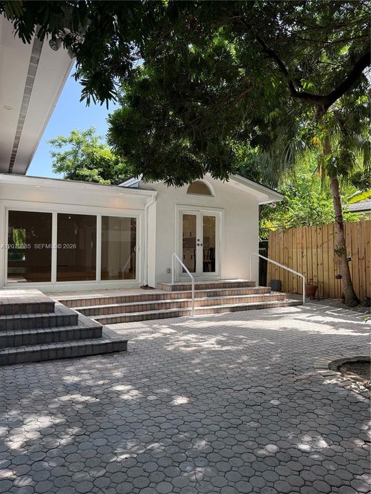 For Rent: $11,500 (2 beds, 1 baths, 1809 Square Feet)