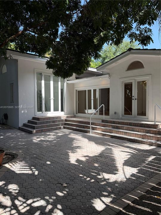 For Rent: $11,500 (2 beds, 1 baths, 1809 Square Feet)