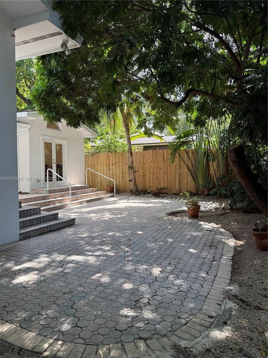 For Rent: $11,500 (2 beds, 1 baths, 1809 Square Feet)
