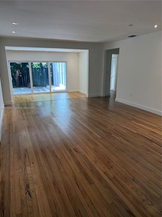 For Rent: $11,500 (2 beds, 1 baths, 1809 Square Feet)