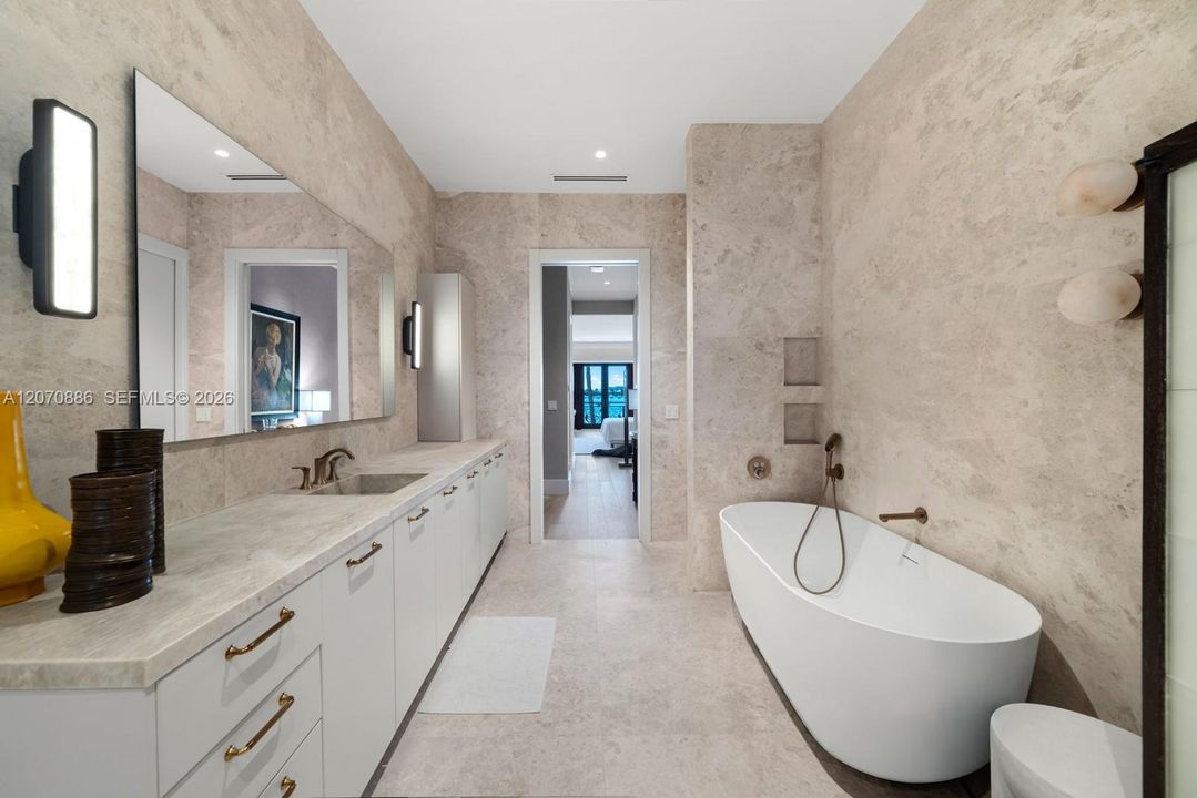 For Rent: $95,000 (7 beds, 8 baths, 8324 Square Feet)