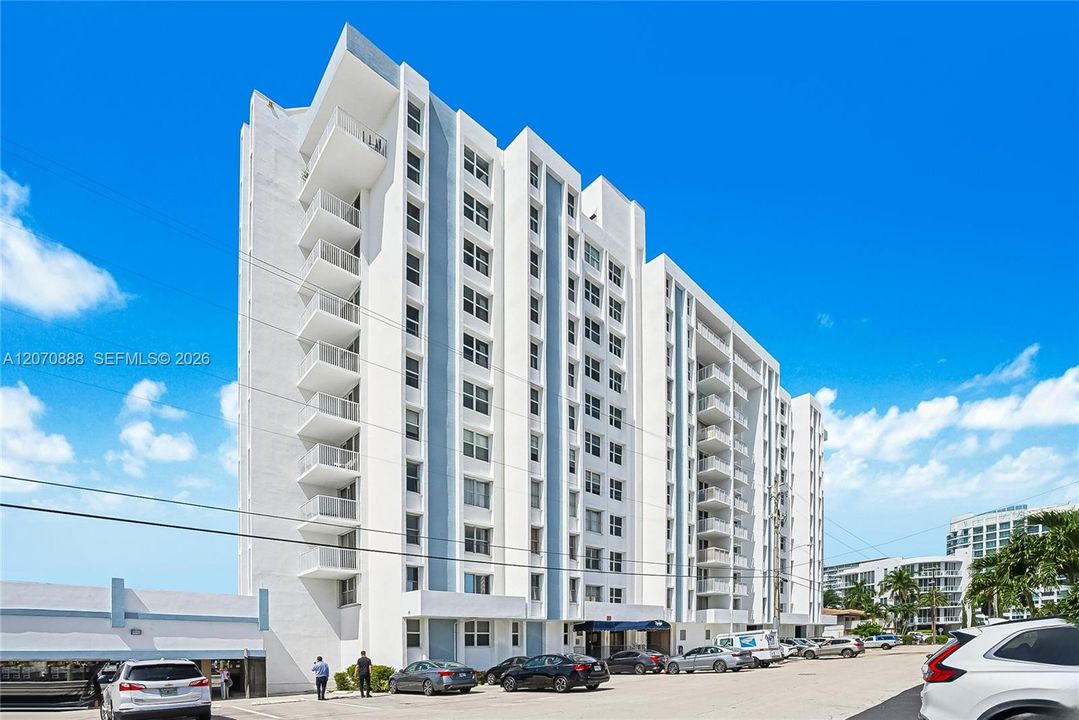 For Sale: $319,500 (1 beds, 1 baths, 750 Square Feet)