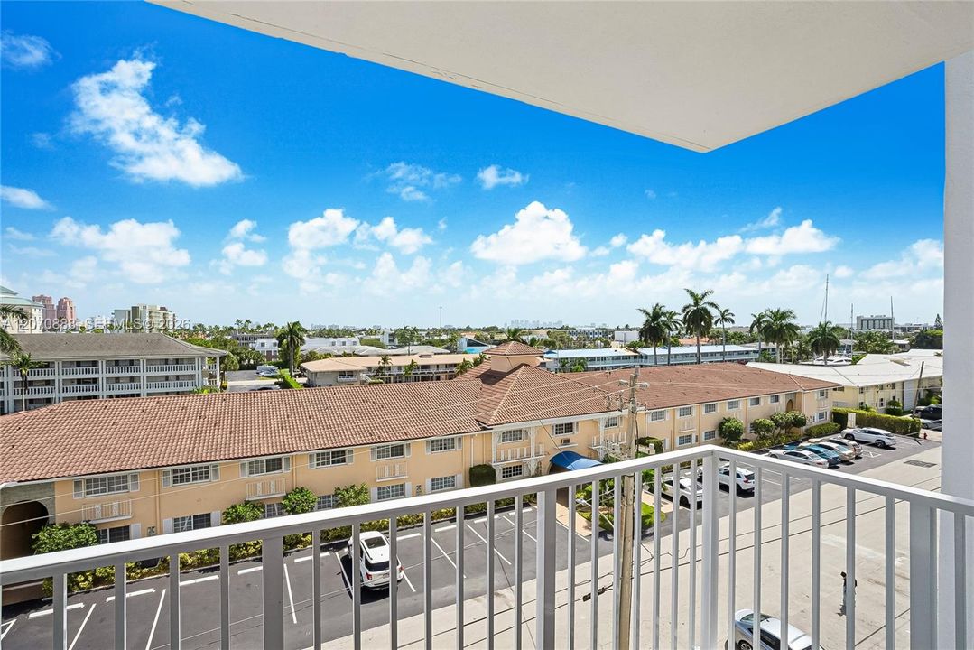 For Sale: $319,500 (1 beds, 1 baths, 750 Square Feet)