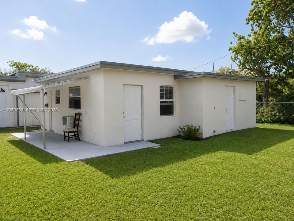 For Rent: $3,200 (3 beds, 2 baths, 1129 Square Feet)