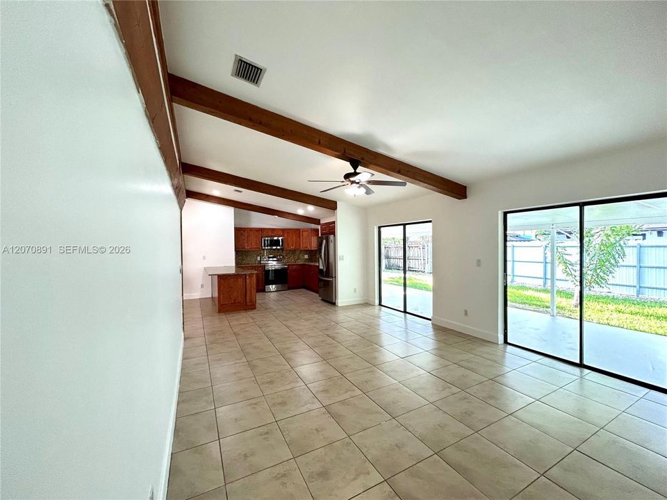 En Renta: $4,350 (4 camas, 2 baños, 1930 Pies cuadrados)