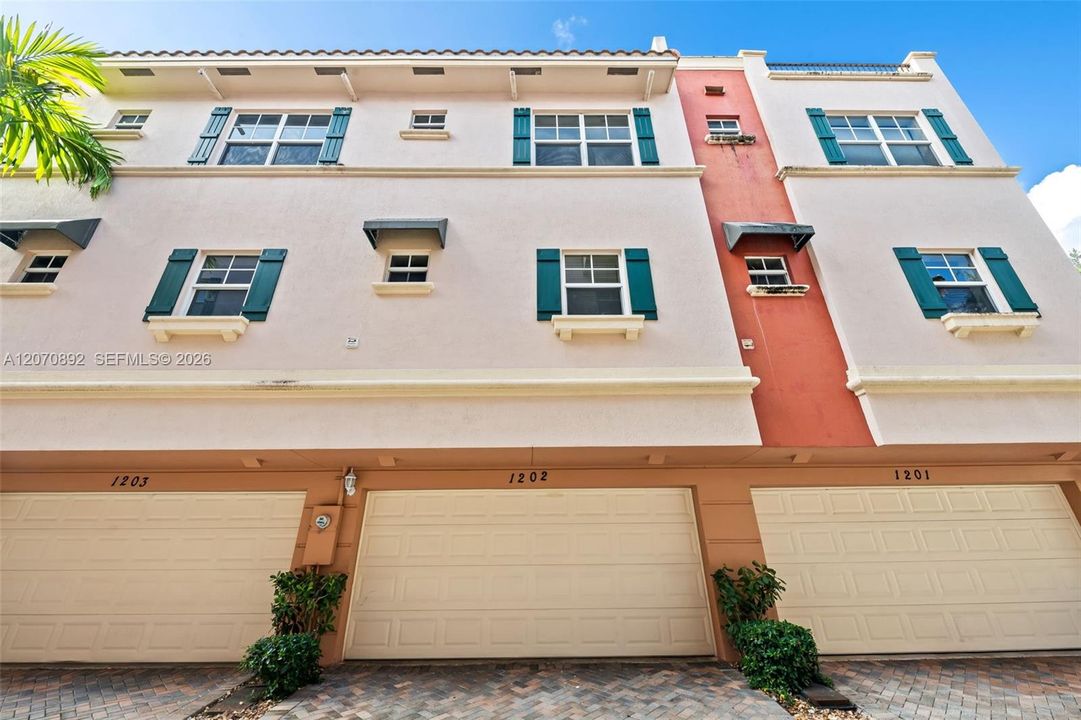 For Sale: $569,900 (3 beds, 3 baths, 2430 Square Feet)