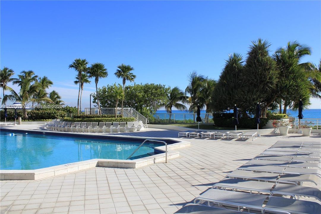 For Rent: $3,700 (2 beds, 2 baths, 1030 Square Feet)