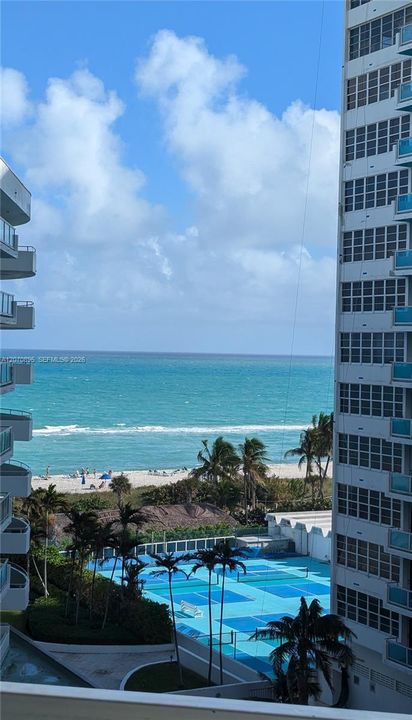 For Rent: $3,700 (2 beds, 2 baths, 1030 Square Feet)