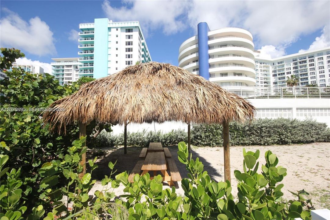 For Rent: $3,700 (2 beds, 2 baths, 1030 Square Feet)