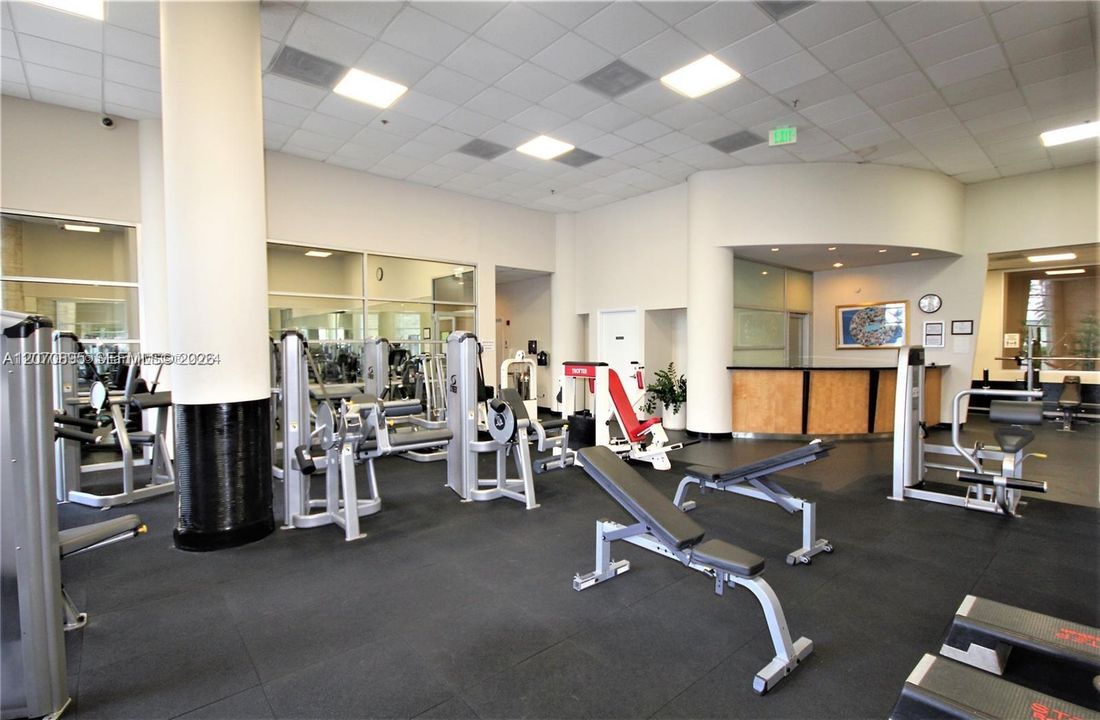 For Rent: $3,700 (2 beds, 2 baths, 1030 Square Feet)