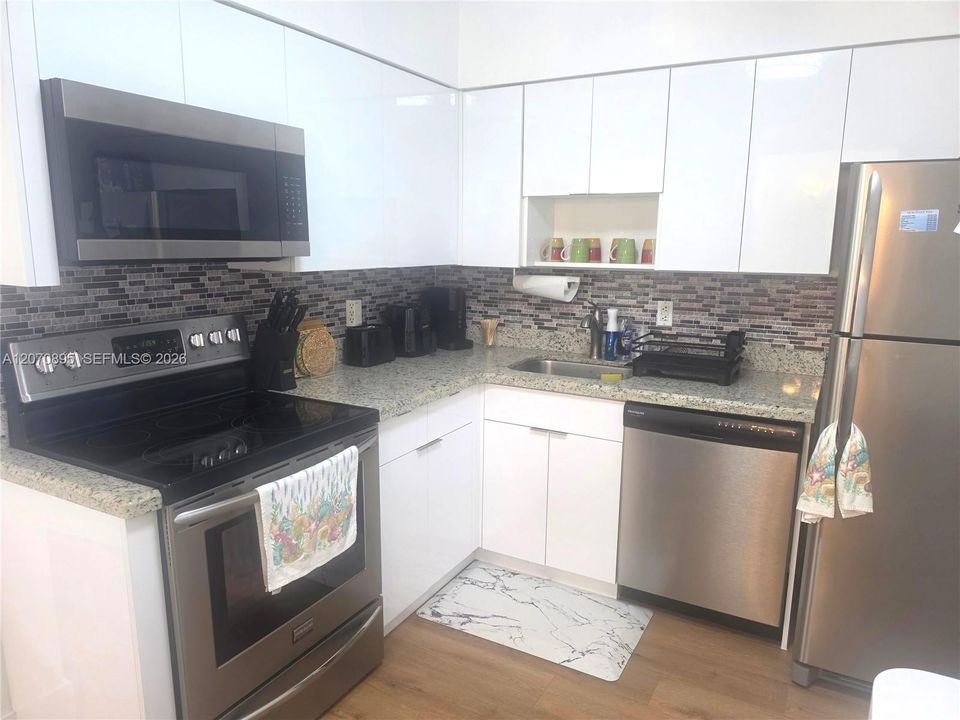 For Rent: $3,700 (2 beds, 2 baths, 1030 Square Feet)