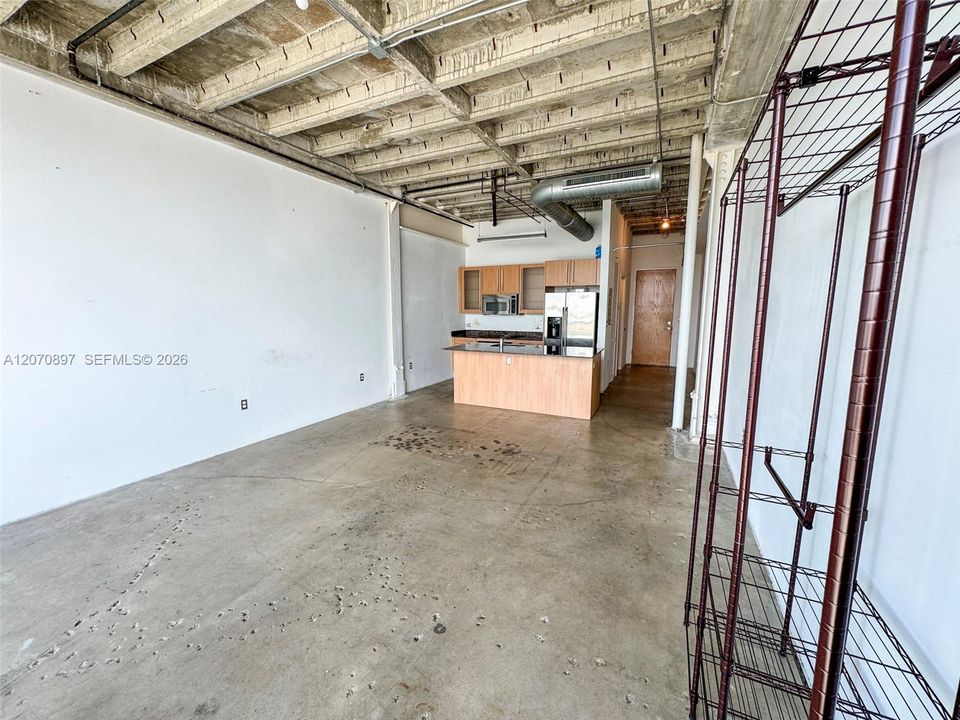 For Rent: $1,950 (0 beds, 1 baths, 537 Square Feet)