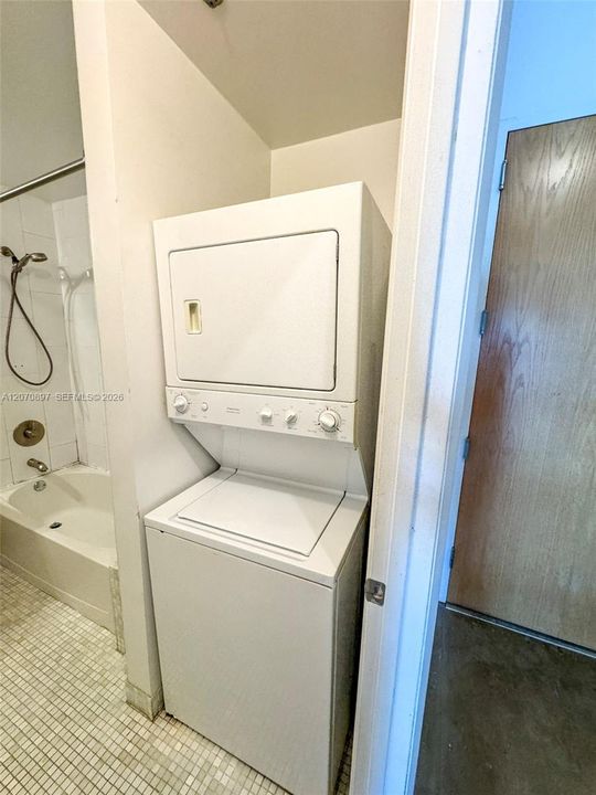 For Rent: $1,950 (0 beds, 1 baths, 537 Square Feet)