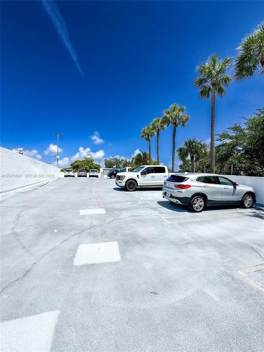 For Rent: $1,950 (0 beds, 1 baths, 537 Square Feet)