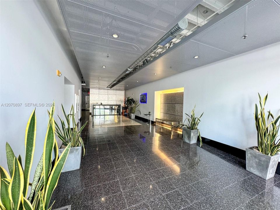 For Rent: $1,950 (0 beds, 1 baths, 537 Square Feet)