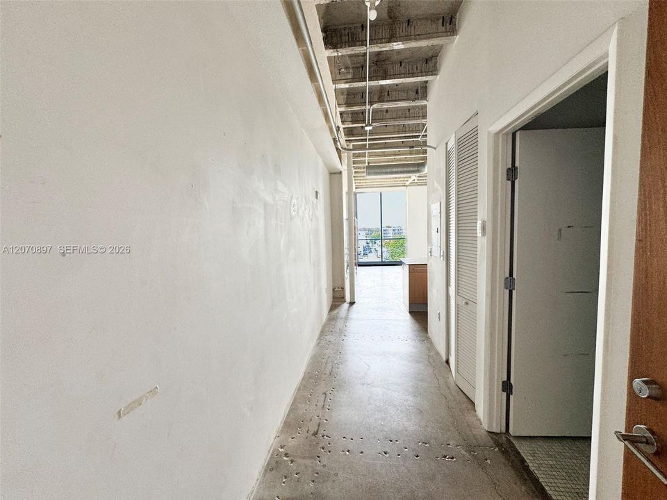 For Rent: $1,950 (0 beds, 1 baths, 537 Square Feet)