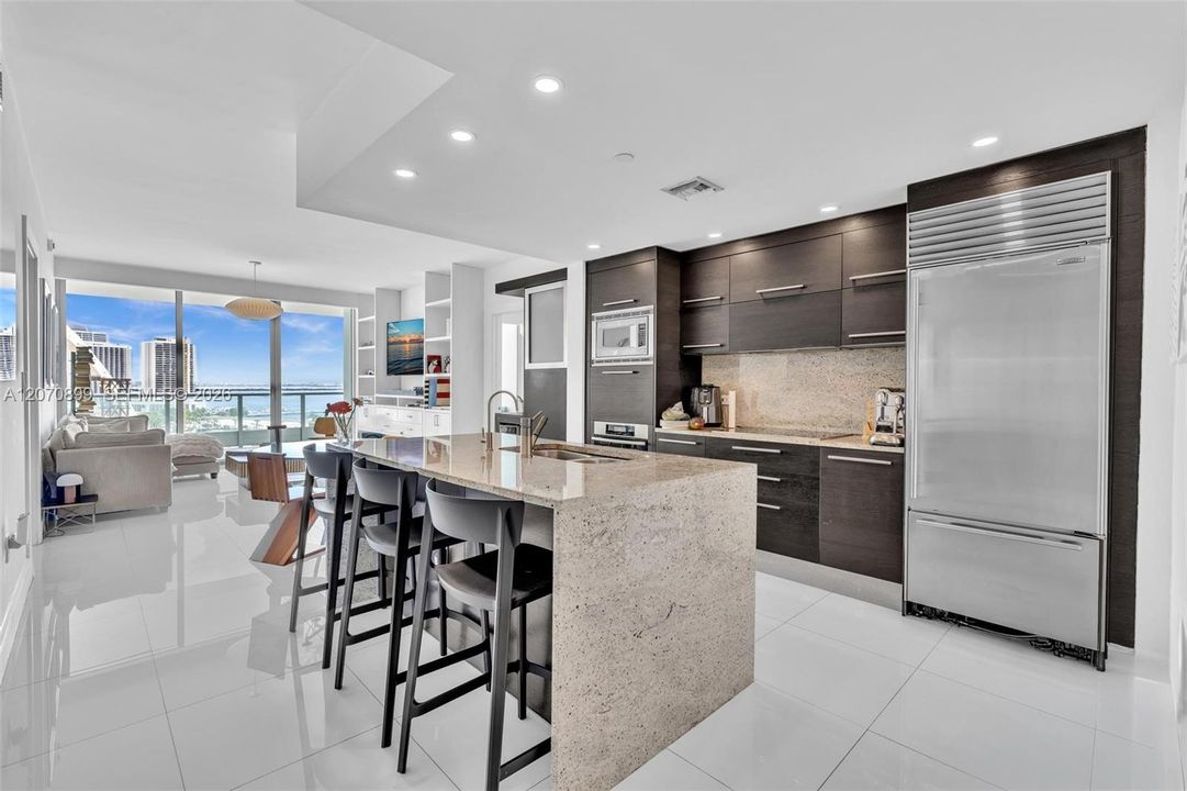 For Sale: $1,189,000 (2 beds, 2 baths, 1169 Square Feet)