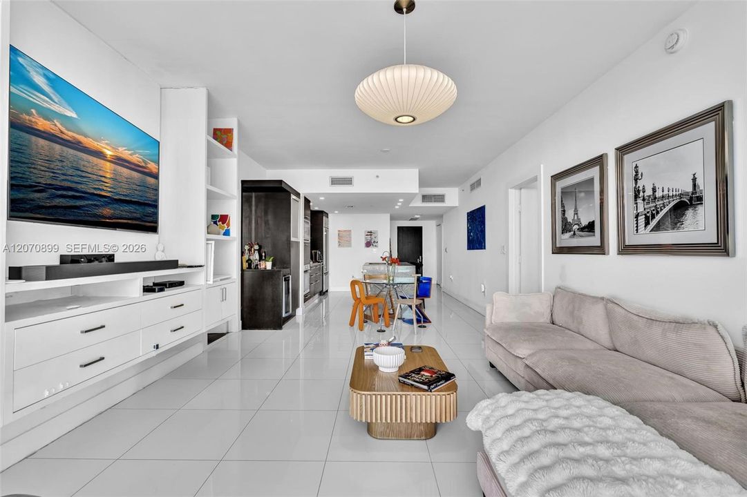 For Sale: $1,189,000 (2 beds, 2 baths, 1169 Square Feet)
