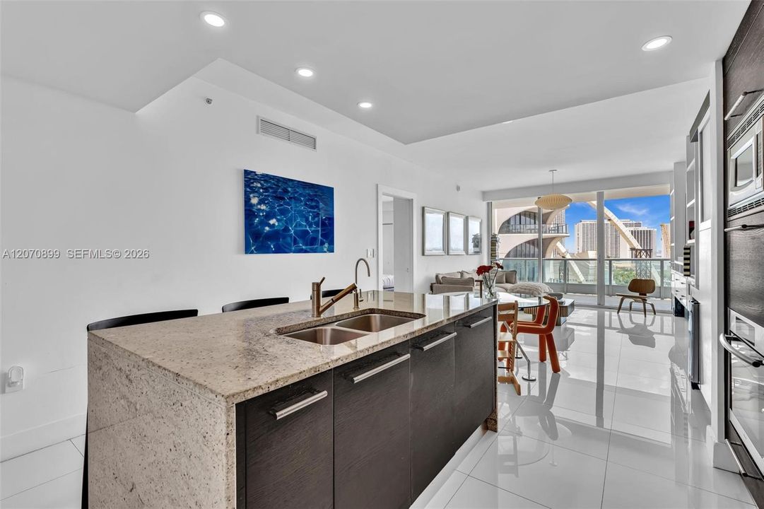 For Sale: $1,189,000 (2 beds, 2 baths, 1169 Square Feet)