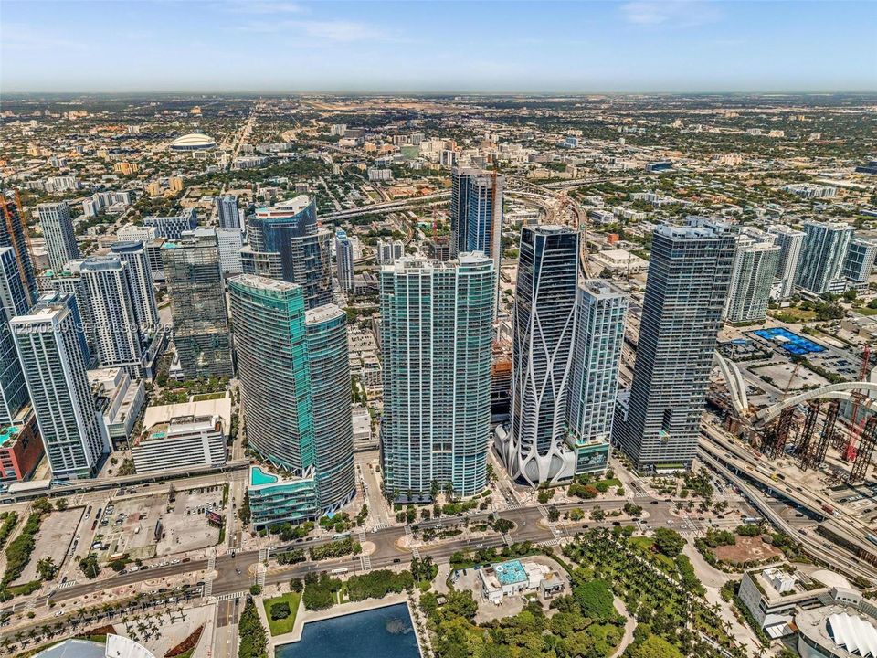 For Sale: $1,189,000 (2 beds, 2 baths, 1169 Square Feet)