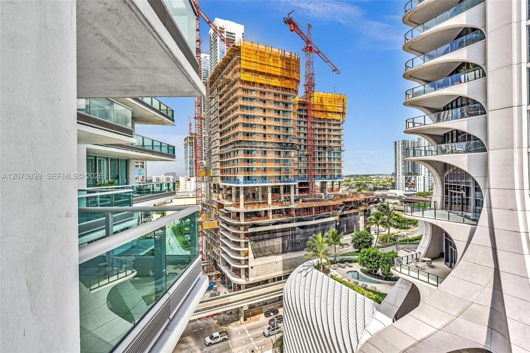 For Sale: $1,189,000 (2 beds, 2 baths, 1169 Square Feet)