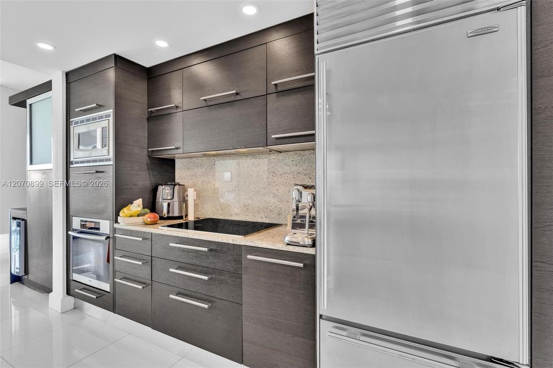 For Sale: $1,189,000 (2 beds, 2 baths, 1169 Square Feet)