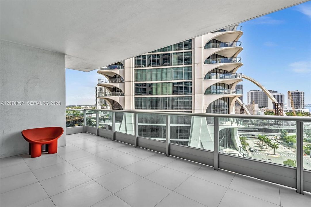 For Sale: $1,189,000 (2 beds, 2 baths, 1169 Square Feet)