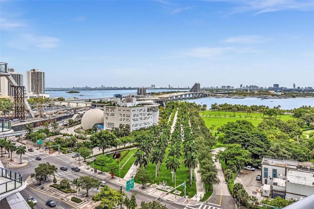 For Sale: $1,189,000 (2 beds, 2 baths, 1169 Square Feet)