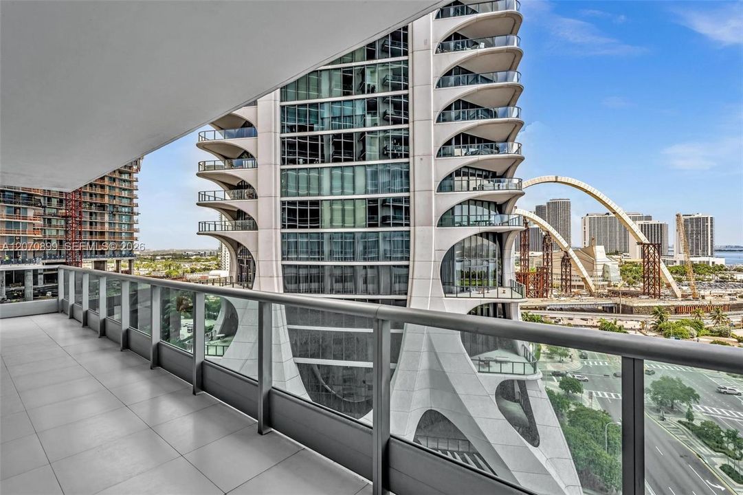 For Sale: $1,189,000 (2 beds, 2 baths, 1169 Square Feet)