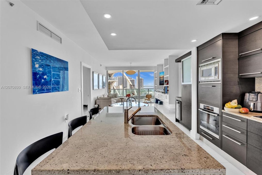 For Sale: $1,189,000 (2 beds, 2 baths, 1169 Square Feet)