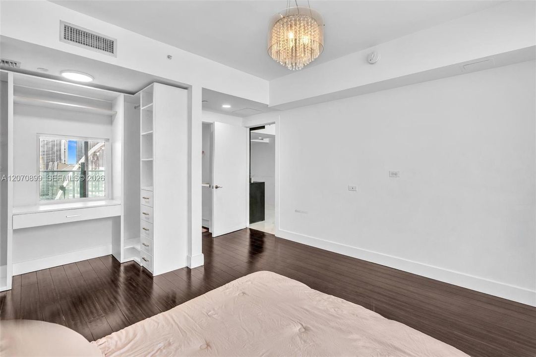 For Sale: $1,189,000 (2 beds, 2 baths, 1169 Square Feet)