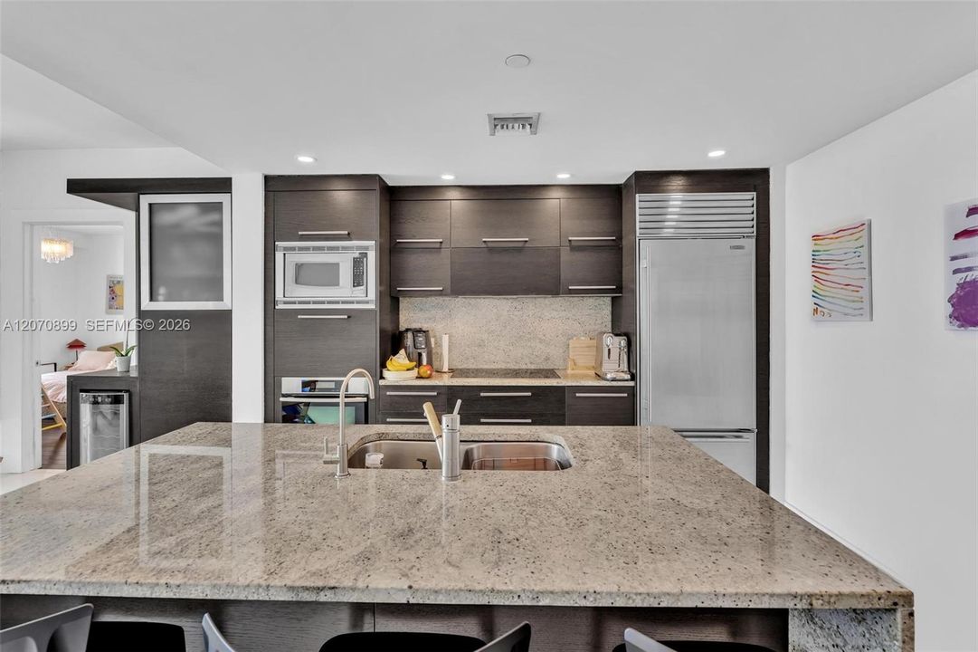 For Sale: $1,189,000 (2 beds, 2 baths, 1169 Square Feet)