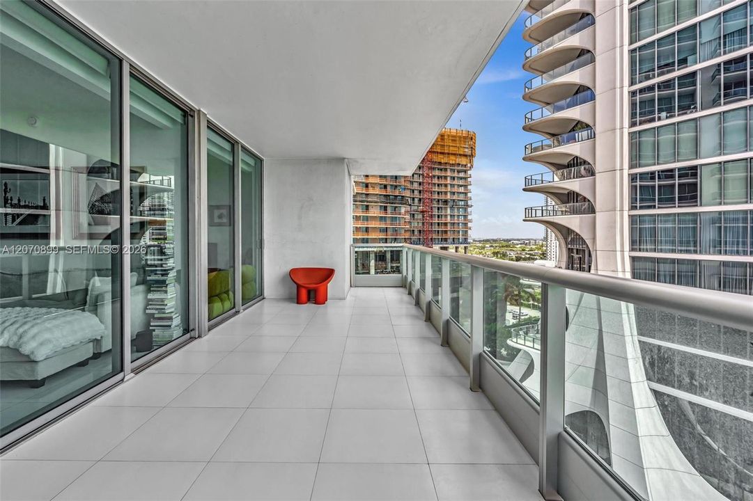 For Sale: $1,189,000 (2 beds, 2 baths, 1169 Square Feet)