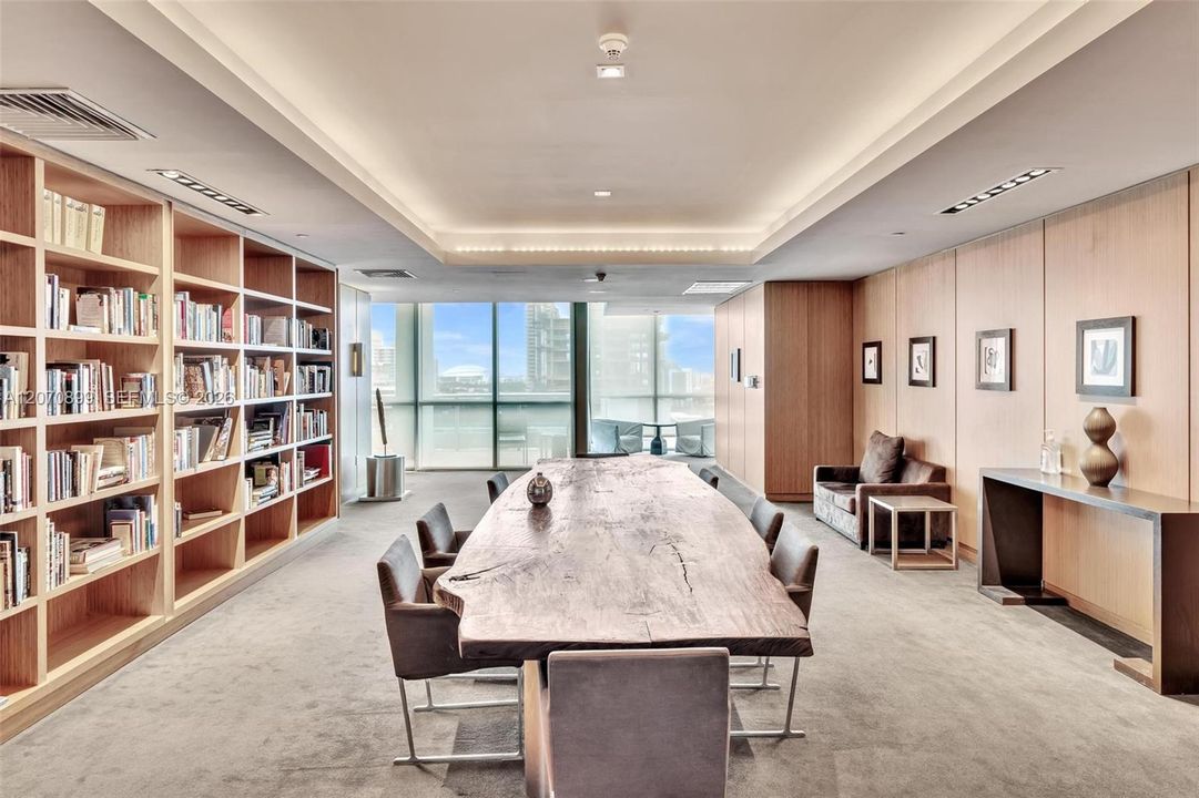 For Sale: $1,189,000 (2 beds, 2 baths, 1169 Square Feet)