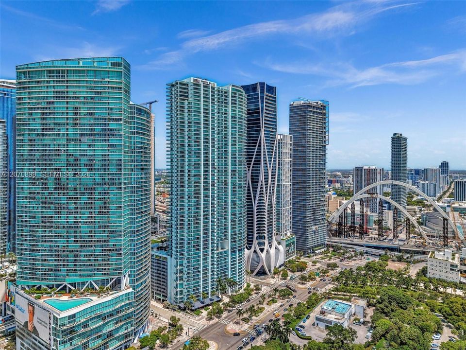 For Sale: $1,189,000 (2 beds, 2 baths, 1169 Square Feet)