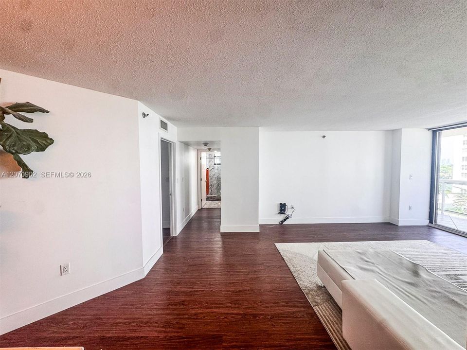 В аренду: $4,500 (2 спален, 2 ванн, 1360 Квадратных фут)