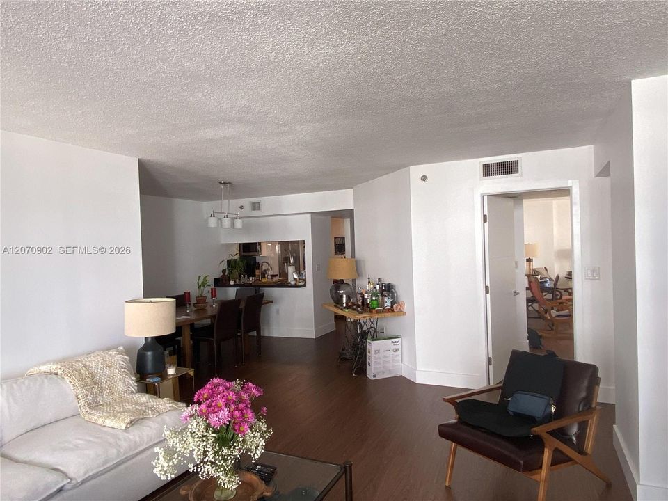 В аренду: $4,500 (2 спален, 2 ванн, 1360 Квадратных фут)