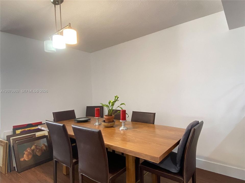 В аренду: $4,500 (2 спален, 2 ванн, 1360 Квадратных фут)